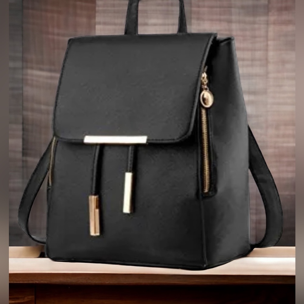 Wink Kangaroo Shoulder/Backback Purse